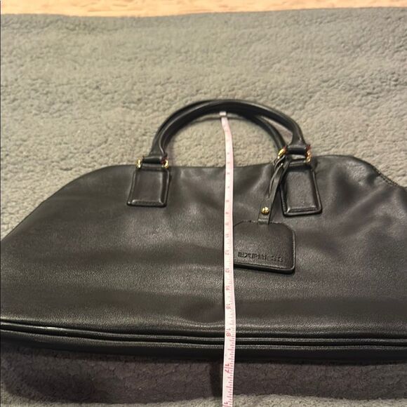 Express Elegant Black Leather Handbag - Picture 5 of 9